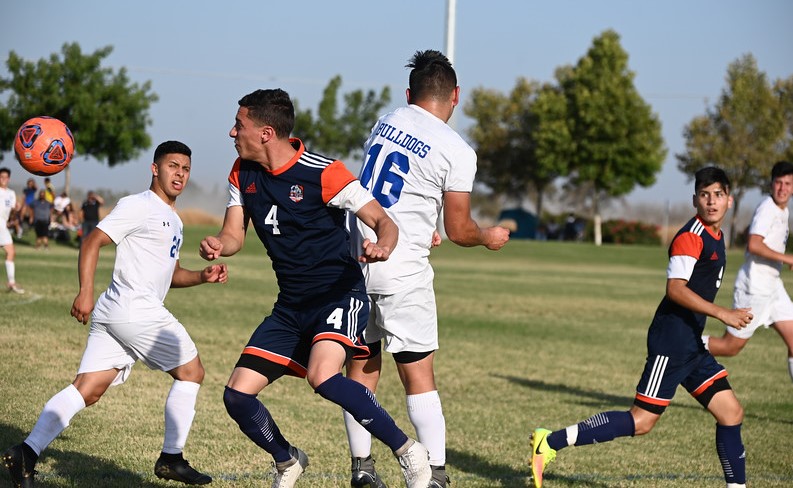 Clovis pulls away from Giants in second half
