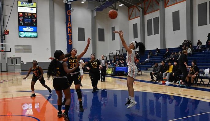 Giants fall to FCC; head to No. 10 Merced next