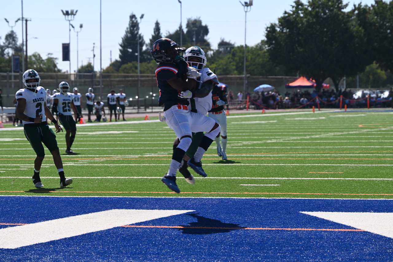 #24 DeWayne Coleman (Exeter) catches a 26 yard touchdown pass late in the first quarter vs. Shasta. (Photo by Norma Foster)