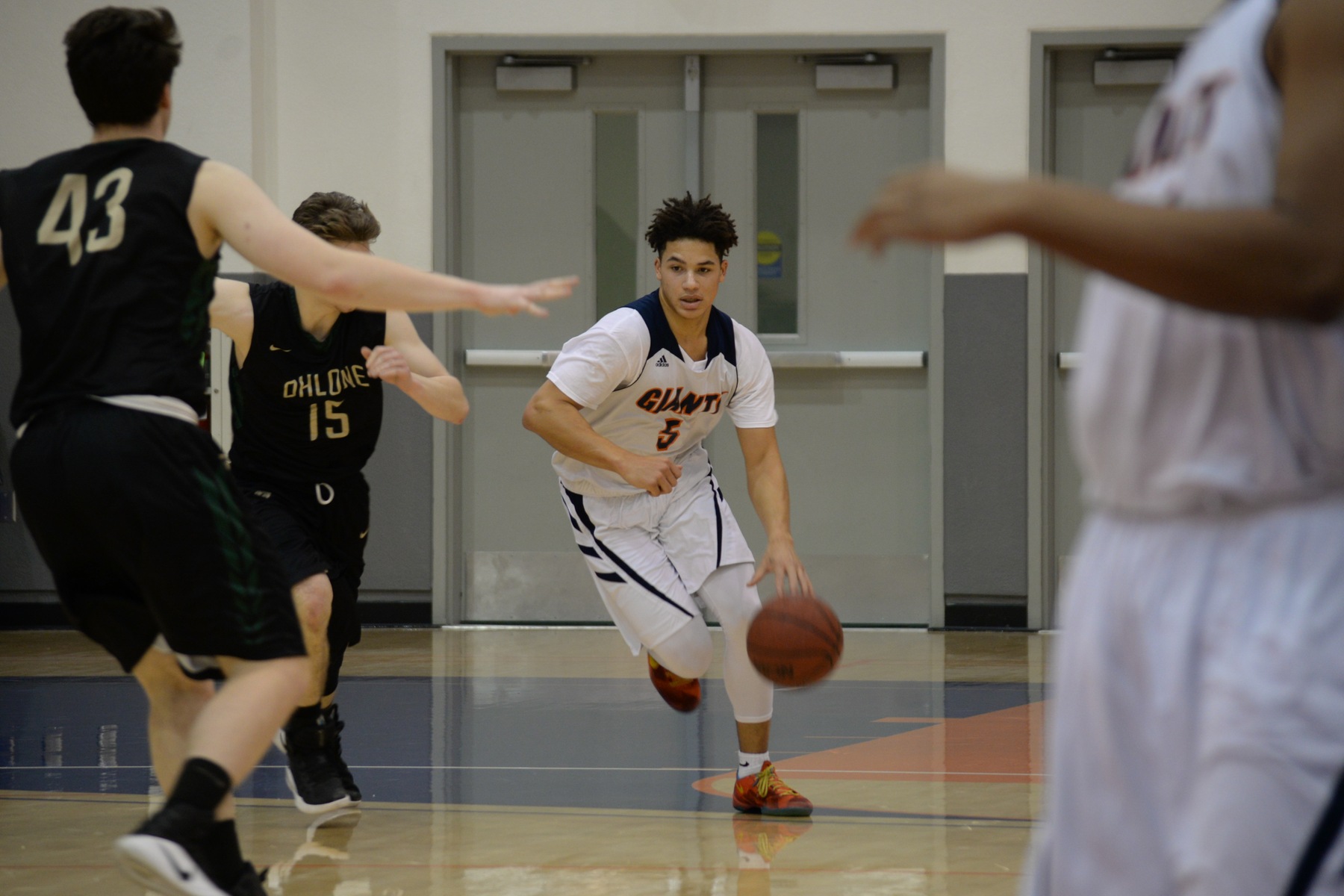 Men's Basketball drop final non-conference matchup