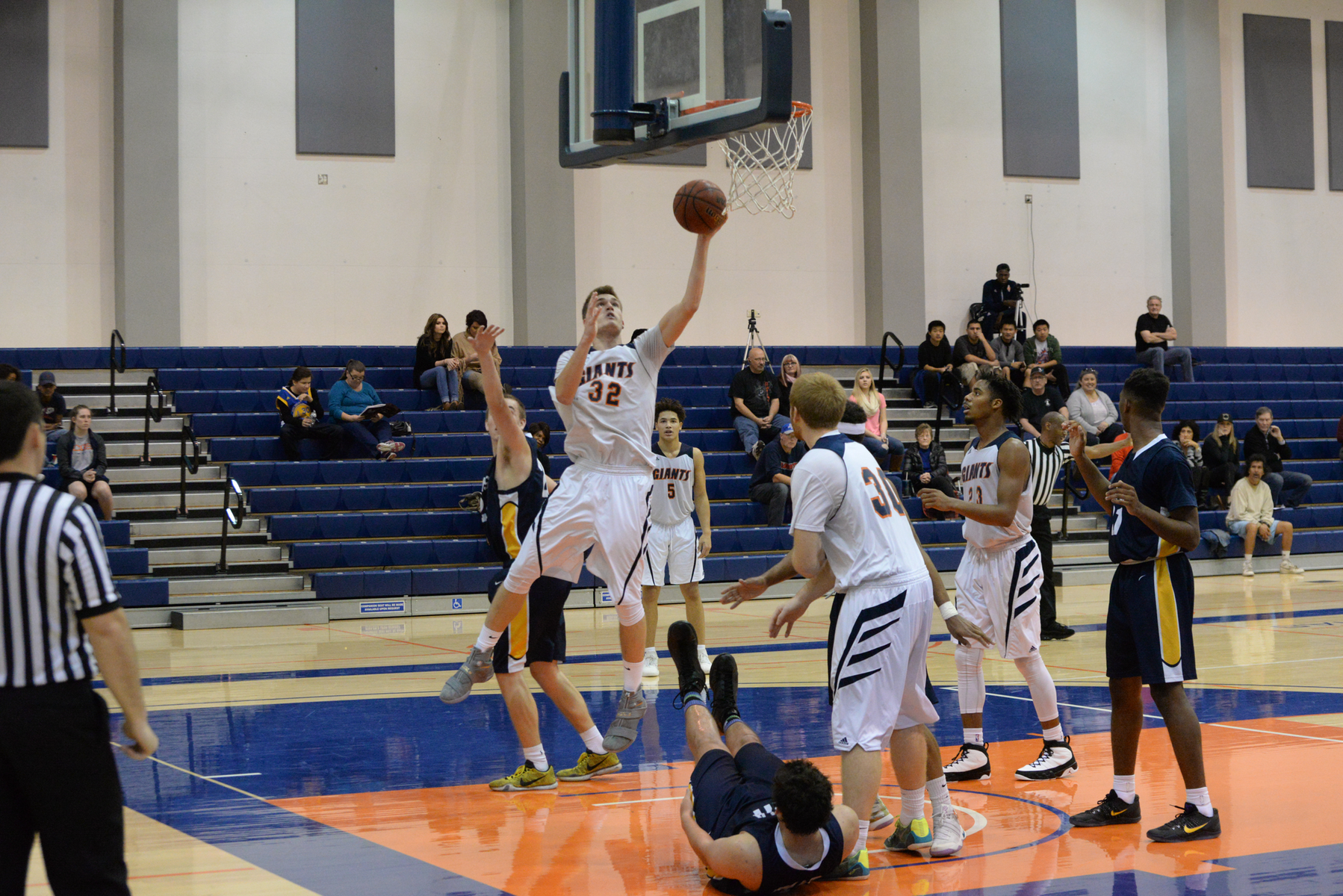 Men's Basketball drop a heartbreaker at home