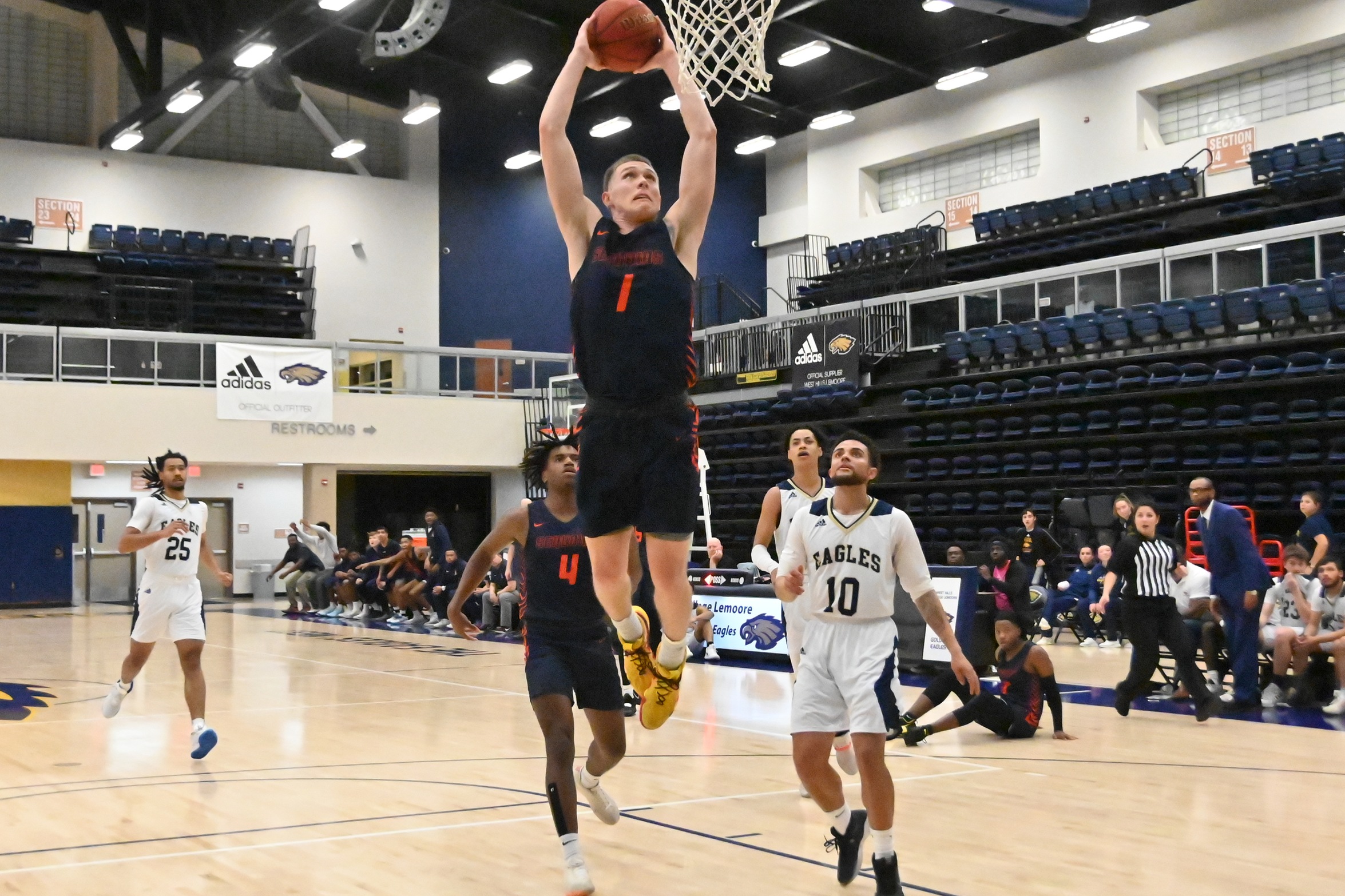 Talented, deep Giants men's basketball set for season's start