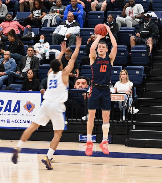 Giants rise to No. 3 in state men's basketball rankings