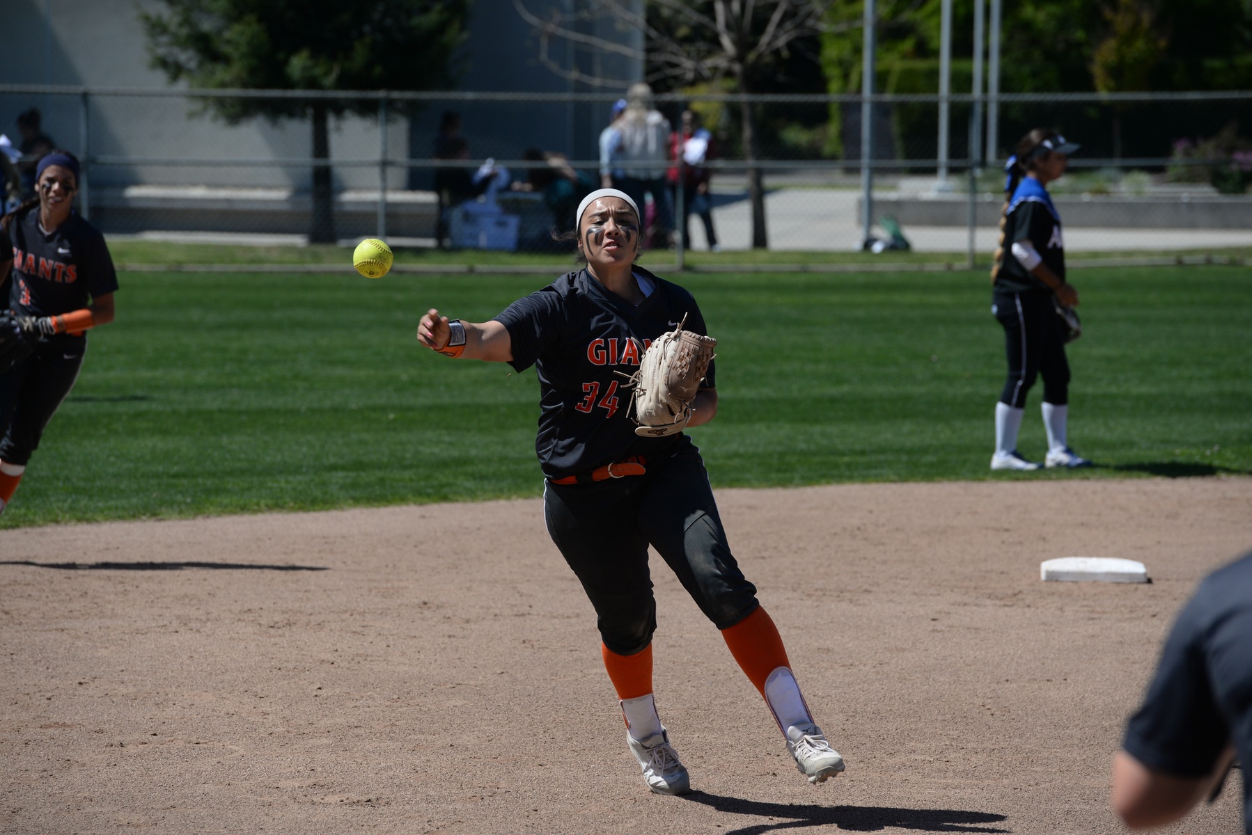 Giants snap four game losing streak with a home win