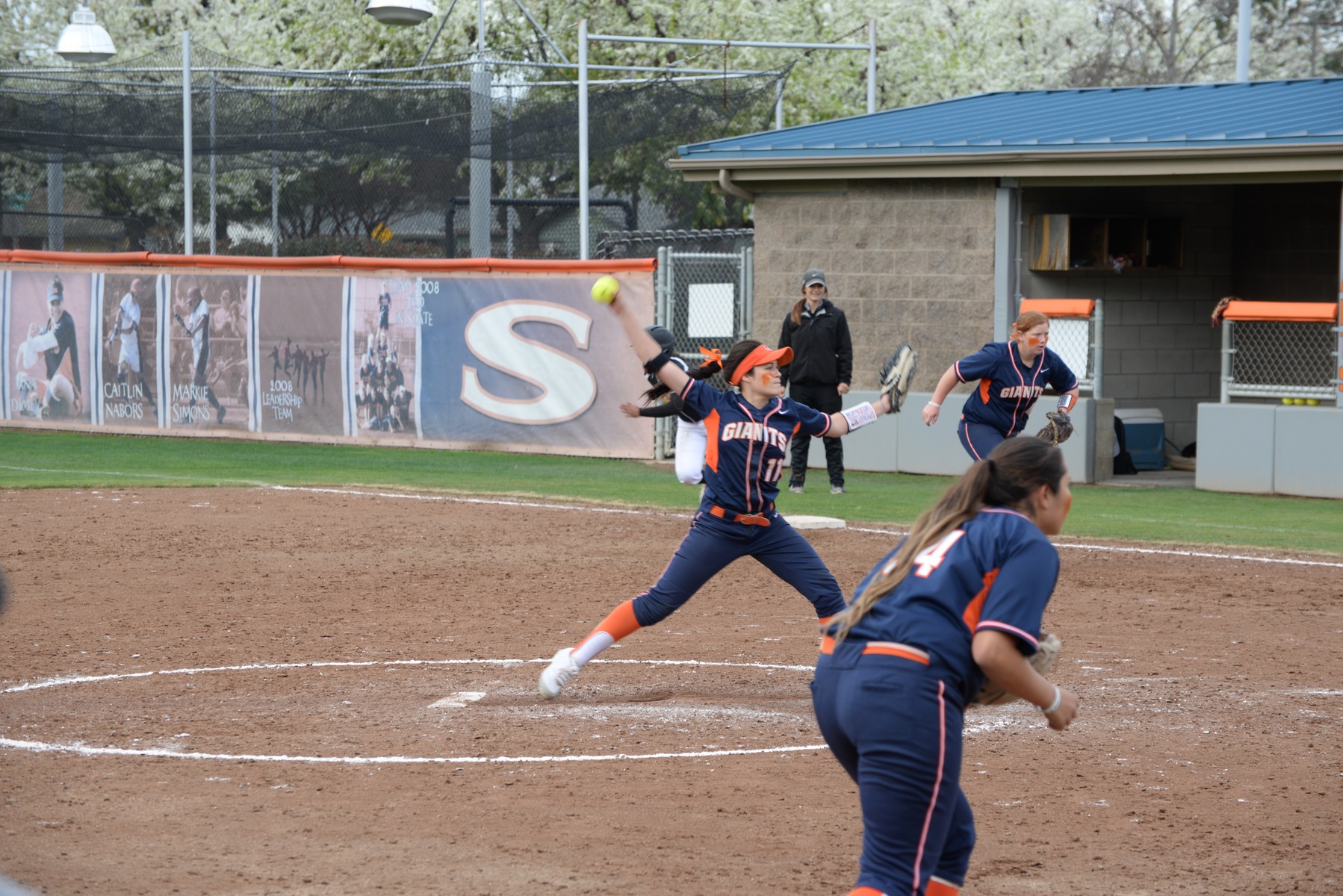 Giants' bats cool off in Stars and Stripes Tournament