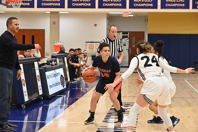 Giants headed to FCC after rout of Taft