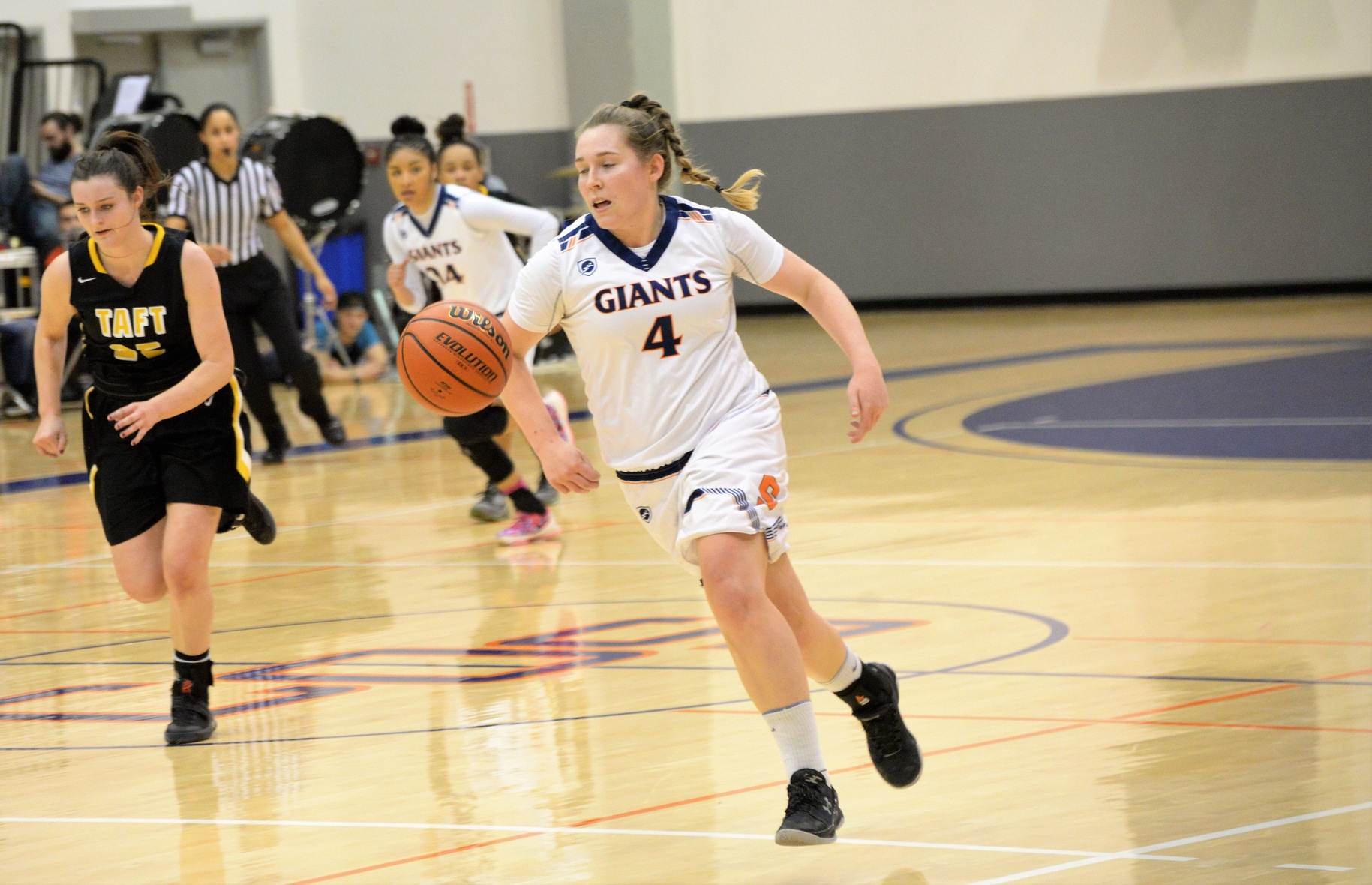No. 6 Giants keep on rolling with road win