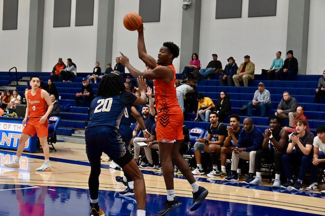 Giants men's basketball rolls past rival Fresno City