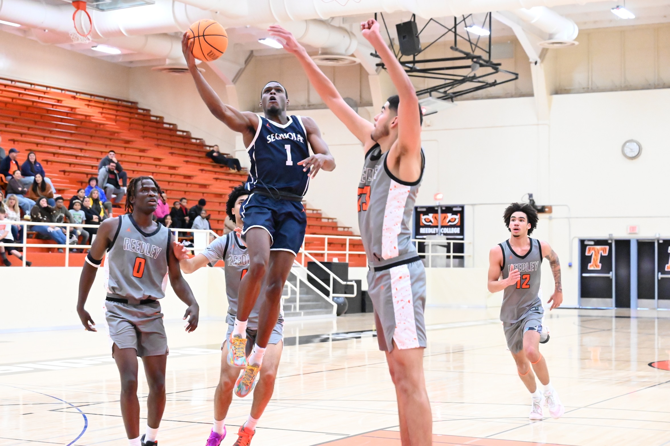 Giants lock in from long distance while rolling to fourth straight men's basketball win