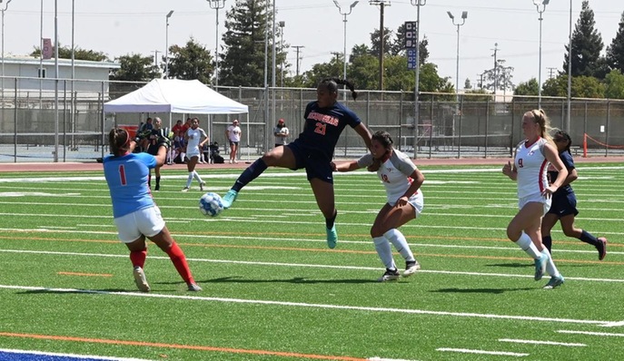 Giants' women's soccer launches new era with nearly new roster