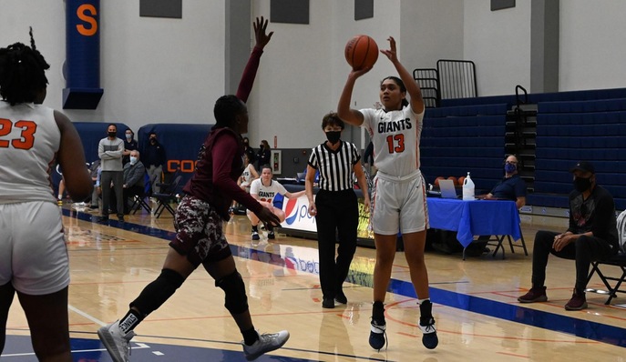 Giants women's basketball keeps rolling vs. Antelope Valley